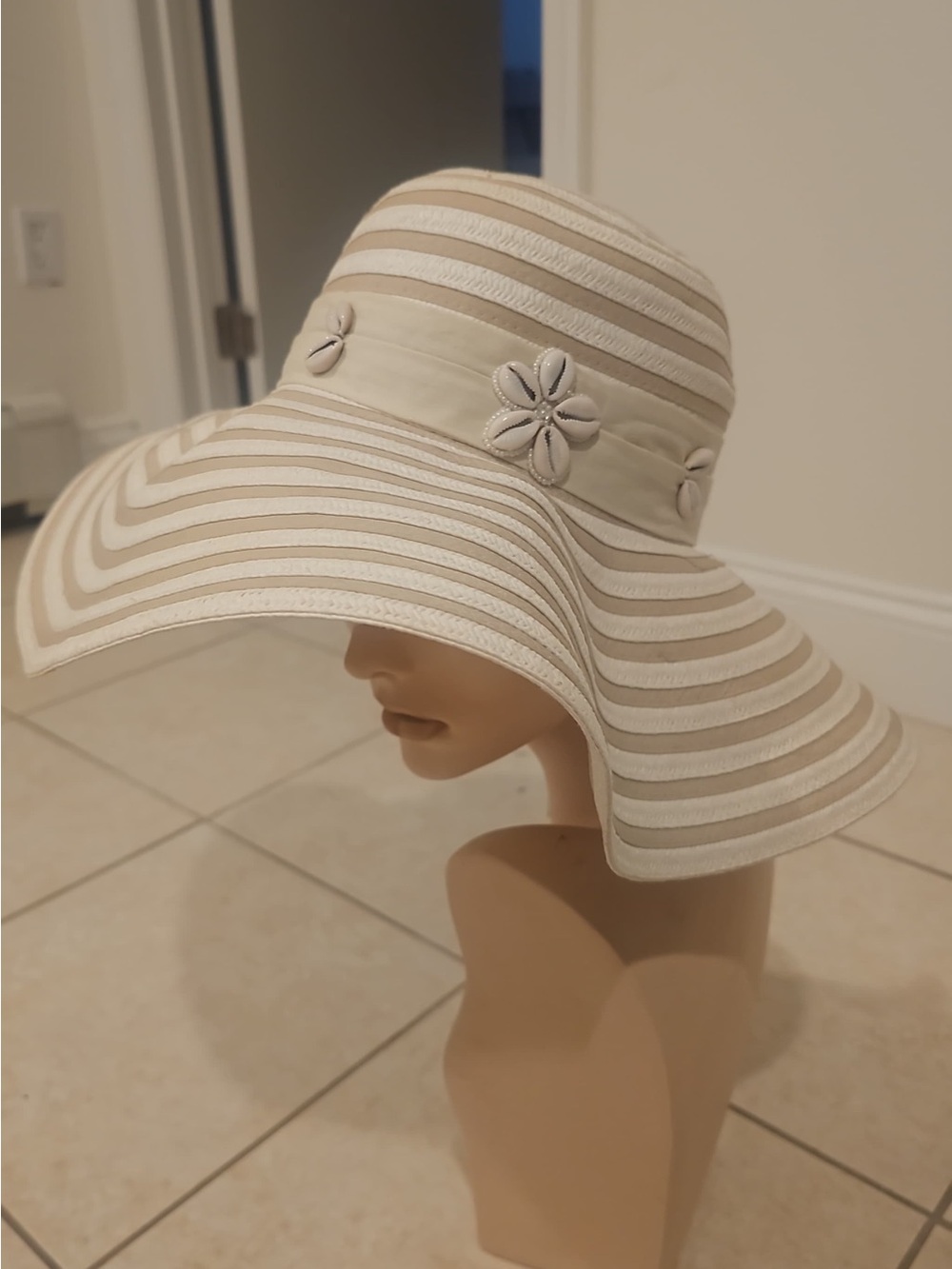 Tropical Trends Wide Brim Sun Hat Beige & White Striped Beach Floral Hat OS